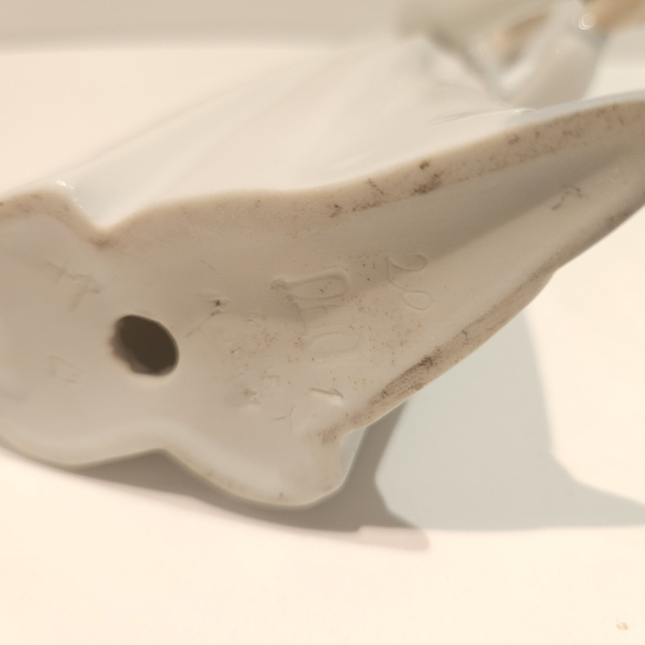 Liadro Girl with Candle - Picture 5 of 8